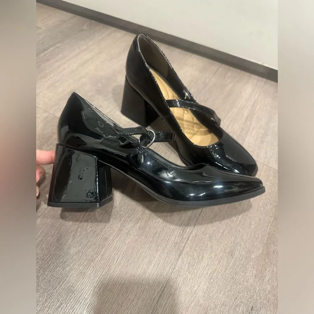 Elegant Black Patent Leather Mary Jane Shoes